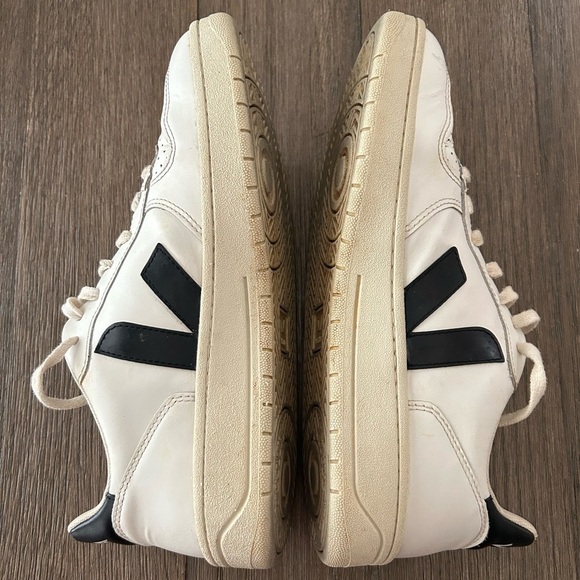Veja V-10 White and Black Sneakers. Well loved but in good condition. - Picture 6 of 10